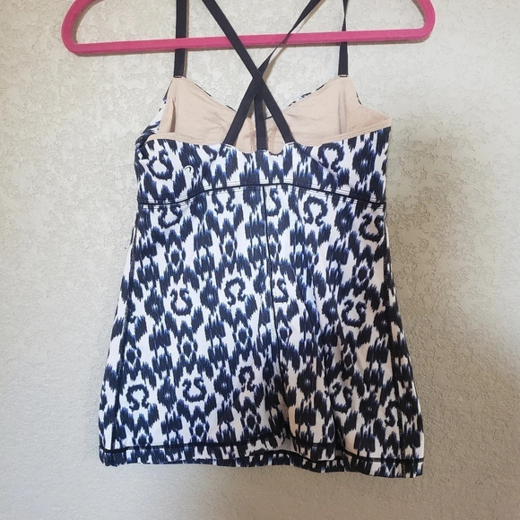 Lululemon tank top - Picture 3 of 6